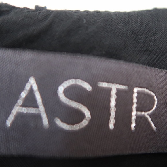 ASTR Foiled Lace Shift Dress - Picture 7 of 11